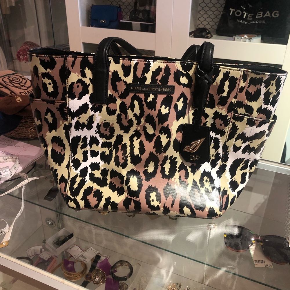 NWOT DVF Leopard print tote!🔥